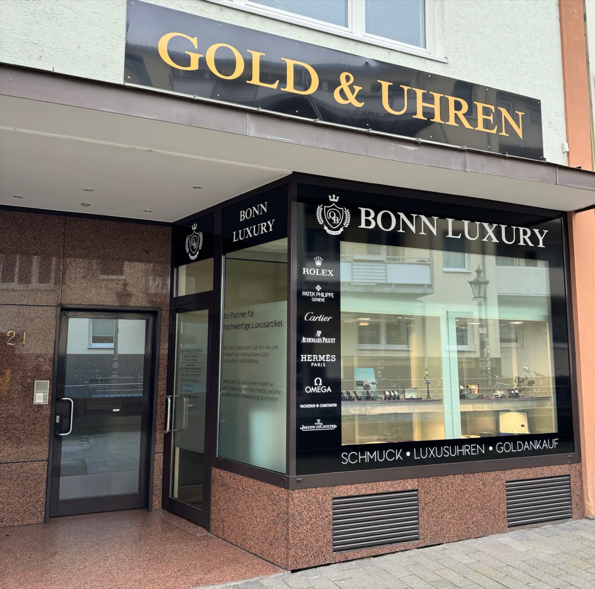 Ladengeschäft in der Brüdergasse 24 in Bonn mit dem Schriftzug „Gold & Uhren“ und der Aufschrift „Bonn Luxury“ im Schaufenster
